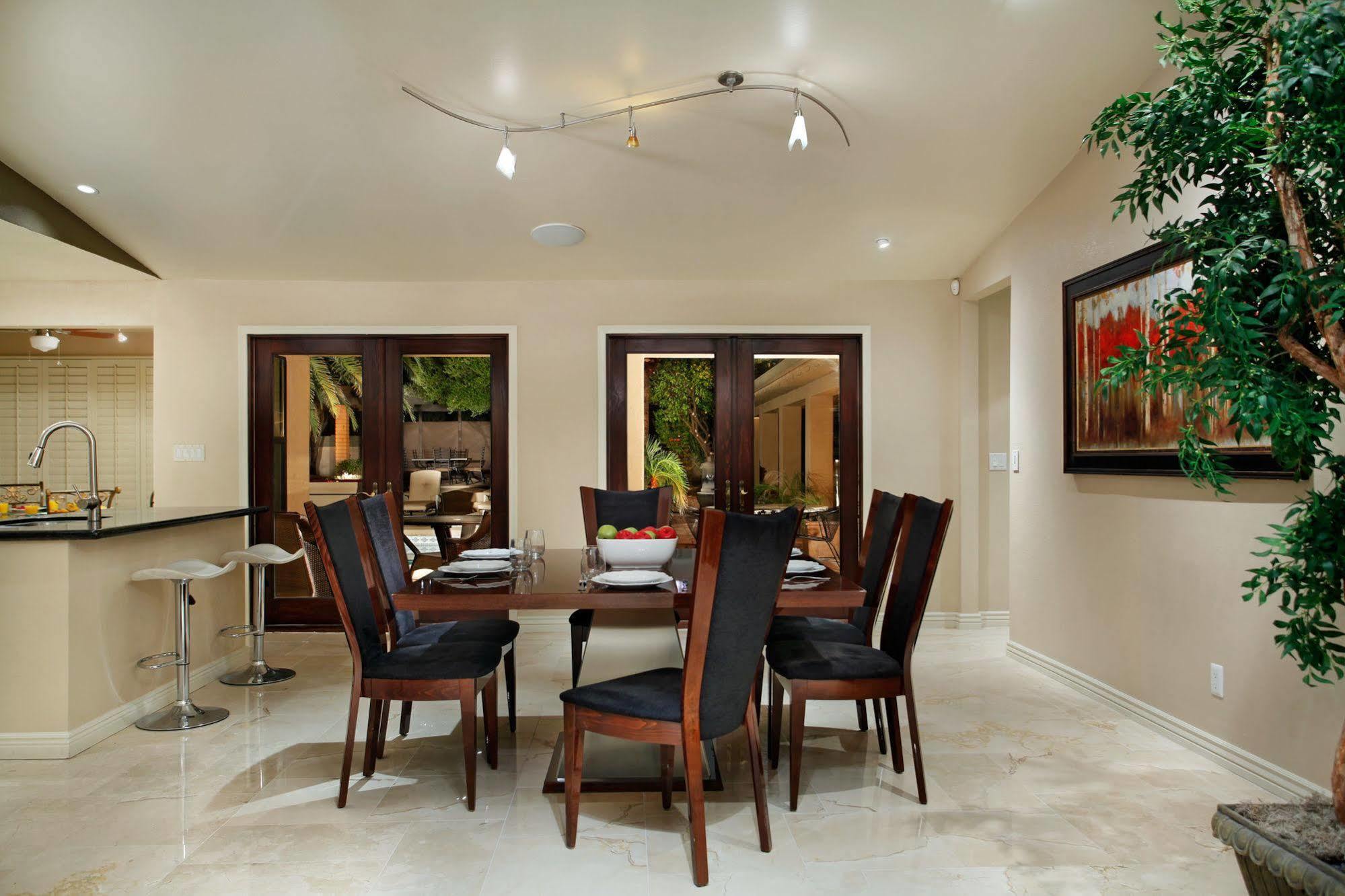 Private Apartment *